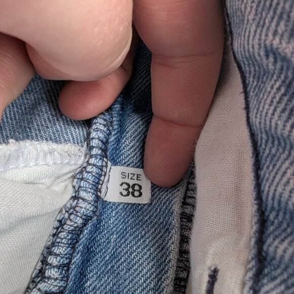 Vintage Armani Jeans Light Wash High Waisted Denim Tapered Leg Jeans Size 38 - Picture 2 of 15